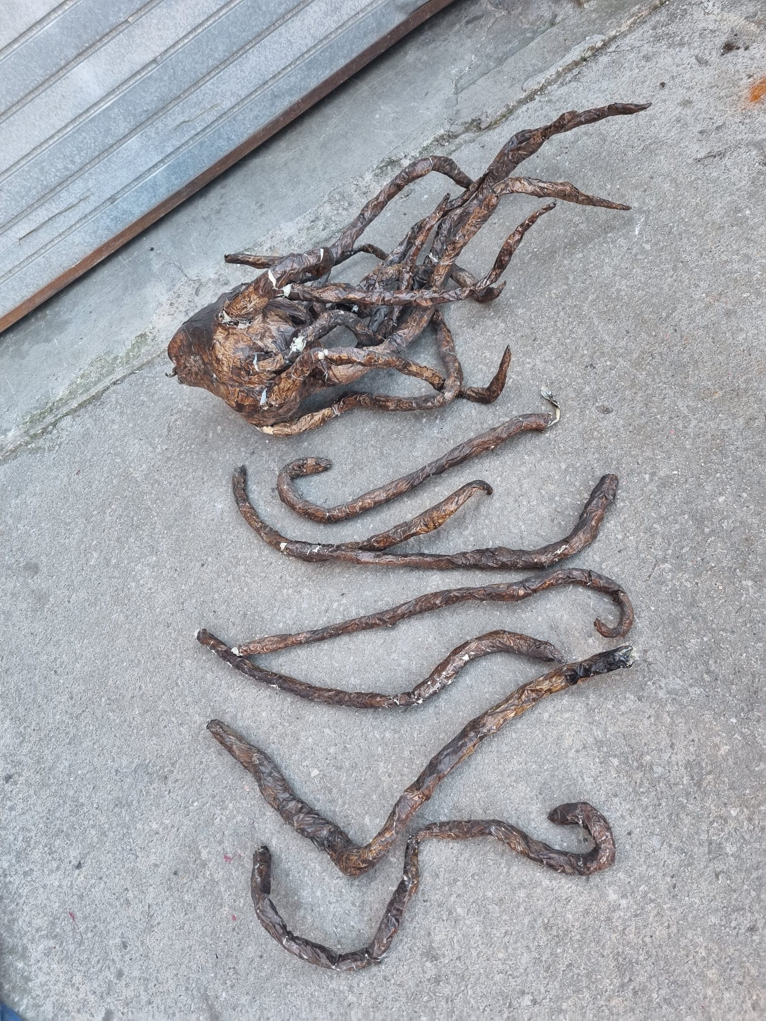 ramas liana tronco ficticio papel mache